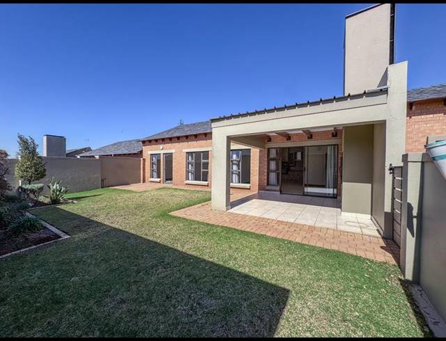 2 BEDROOM TOWNHOUSE FOR SALE IN RETIRE AT MIDSTREAM